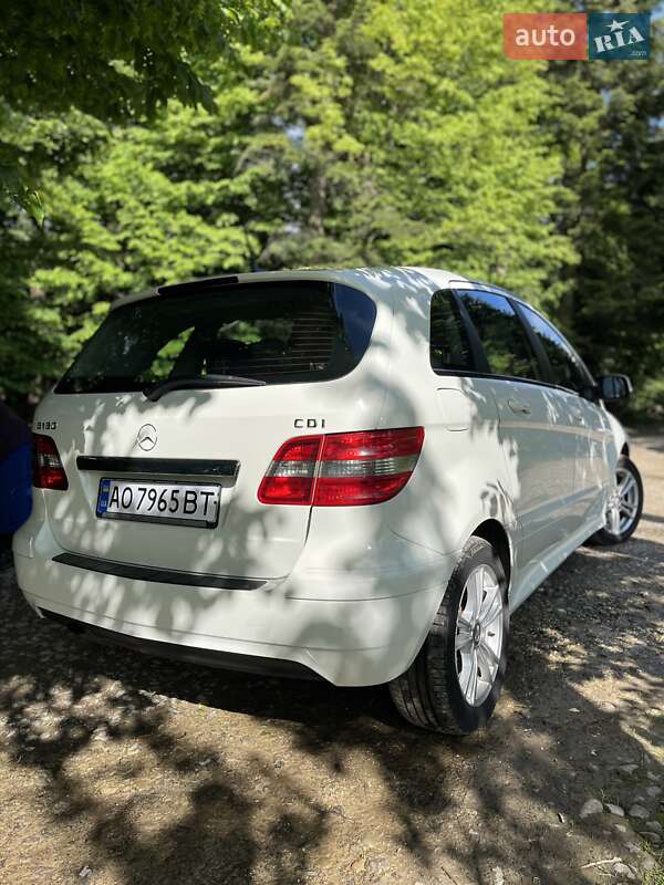 Хетчбек Mercedes-Benz B-Class 2011 в Івано-Франківську