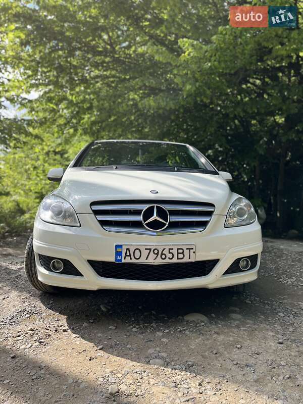 Хетчбек Mercedes-Benz B-Class 2011 в Івано-Франківську
