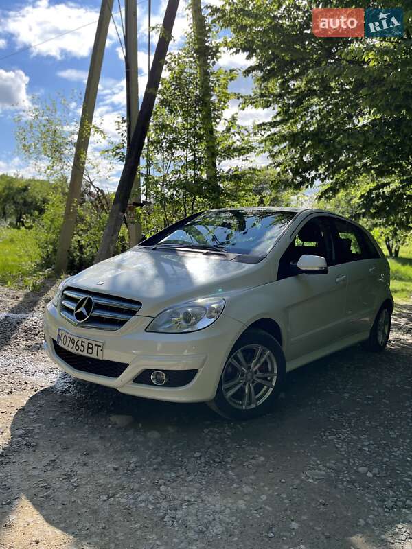 Mercedes-Benz B-Class 2011