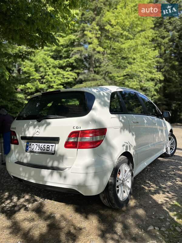 Mercedes-Benz B-Class 2011