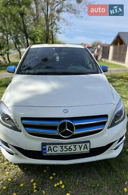 Хэтчбек Mercedes-Benz B-Class 2016 в 