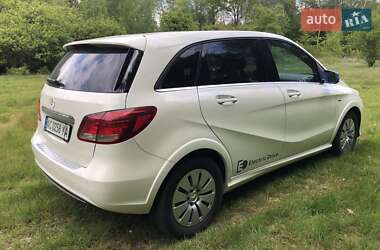 Хэтчбек Mercedes-Benz B-Class 2017 в 
