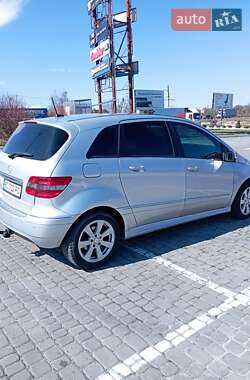 Хэтчбек Mercedes-Benz B-Class 2010 в 