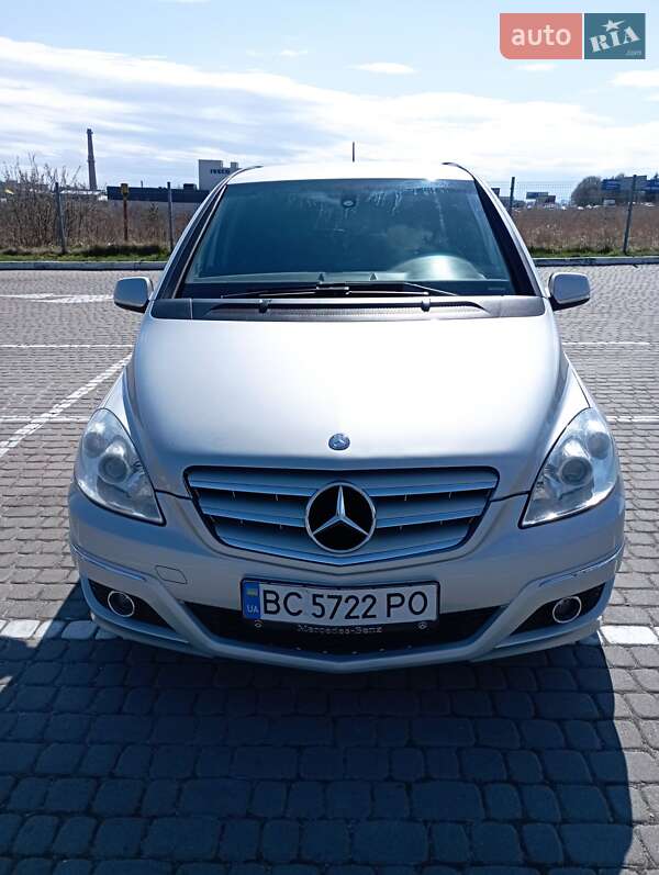 Хэтчбек Mercedes-Benz B-Class 2010 в 