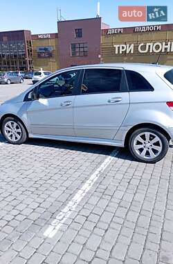 Хэтчбек Mercedes-Benz B-Class 2010 в 