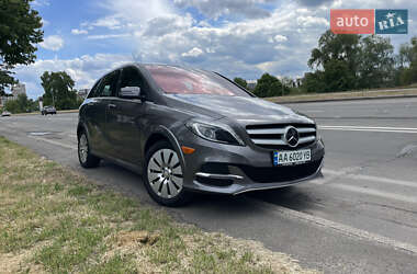 Хэтчбек Mercedes-Benz B-Class 2016 в 