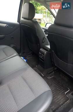 Хэтчбек Mercedes-Benz B-Class 2010 в 