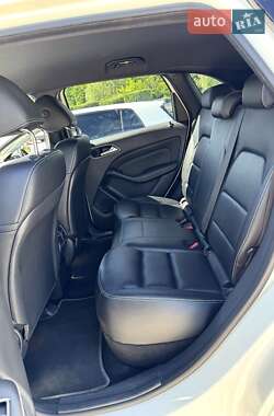 Хэтчбек Mercedes-Benz B-Class 2015 в 