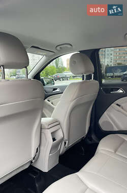 Хэтчбек Mercedes-Benz B-Class 2015 в 