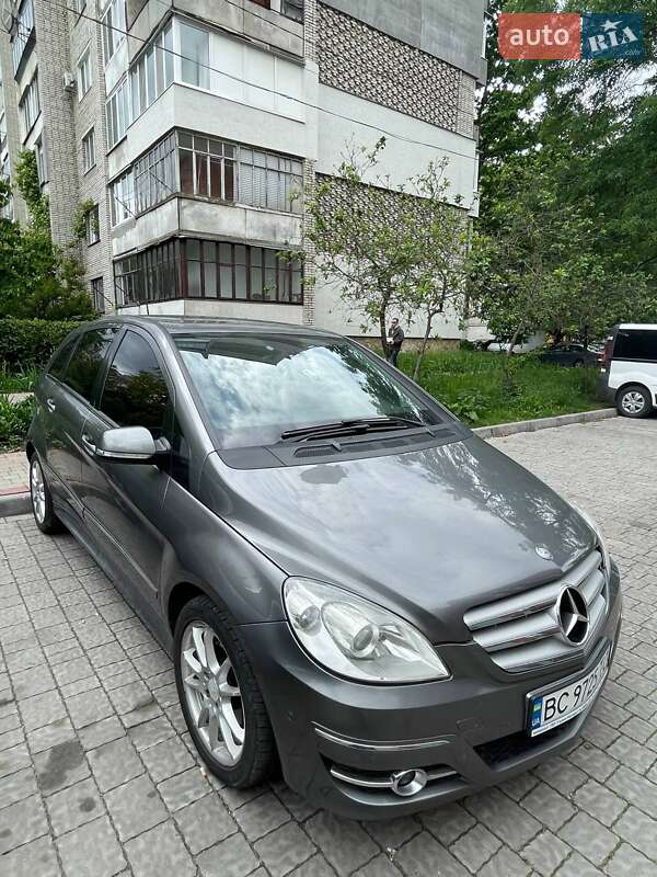 Хэтчбек Mercedes-Benz B-Class 2009 в 