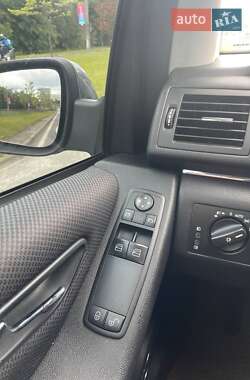 Хэтчбек Mercedes-Benz B-Class 2009 в 