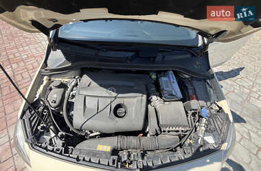 Хэтчбек Mercedes-Benz B-Class 2014 в 