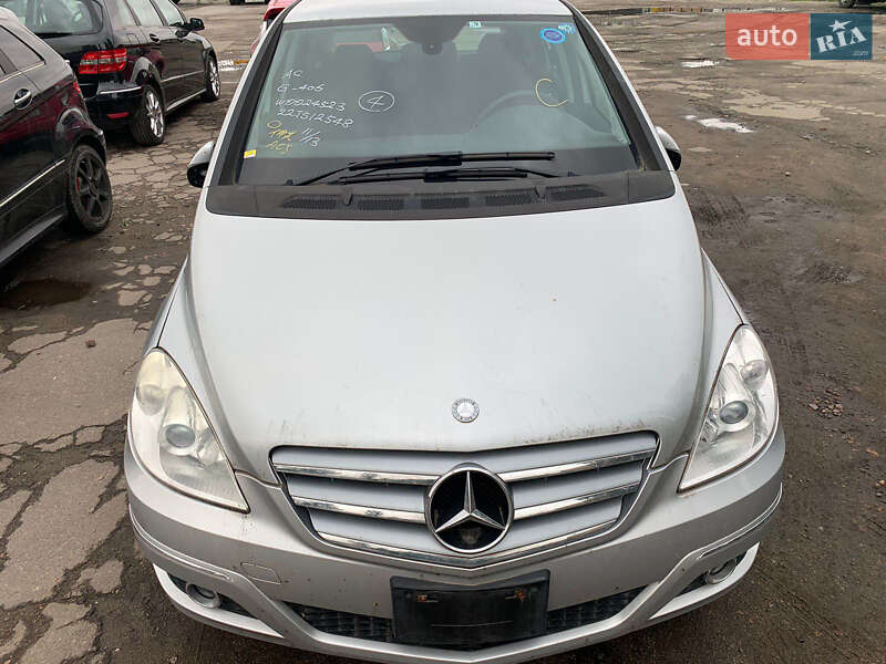 Хэтчбек Mercedes-Benz B-Class 2010 в 