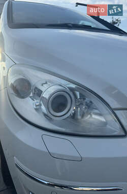 Хетчбек Mercedes-Benz B-Class 2010 в 