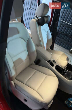 Хэтчбек Mercedes-Benz B-Class 2015 в 