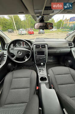 Хэтчбек Mercedes-Benz B-Class 2009 в 