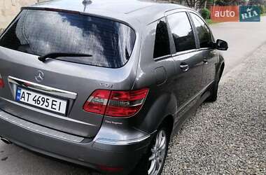 Хэтчбек Mercedes-Benz B-Class 2010 в 