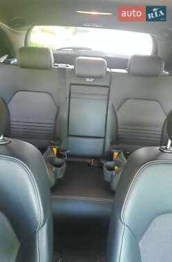 Хэтчбек Mercedes-Benz B-Class 2015 в 
