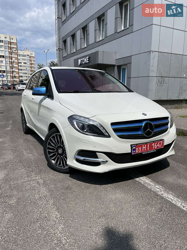 Хэтчбек Mercedes-Benz B-Class 2015 в 