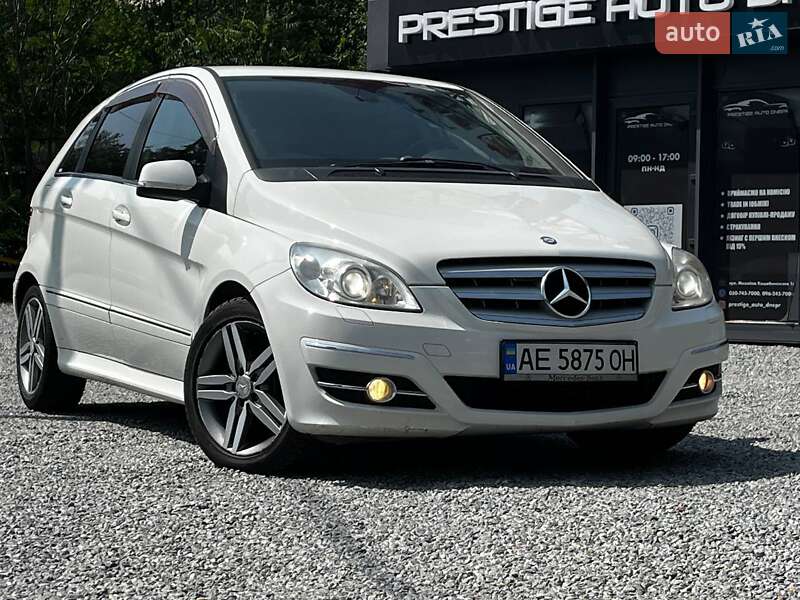 Хэтчбек Mercedes-Benz B-Class 2011 в 