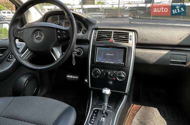 Хэтчбек Mercedes-Benz B-Class 2011 в 
