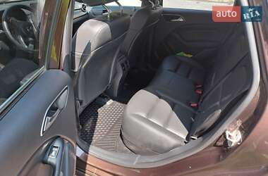 Хэтчбек Mercedes-Benz B-Class 2016 в 