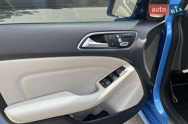 Хэтчбек Mercedes-Benz B-Class 2015 в 