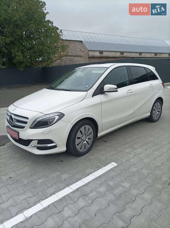 Хэтчбек Mercedes-Benz B-Class 2015 в 