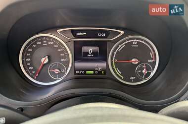 Хэтчбек Mercedes-Benz B-Class 2015 в 