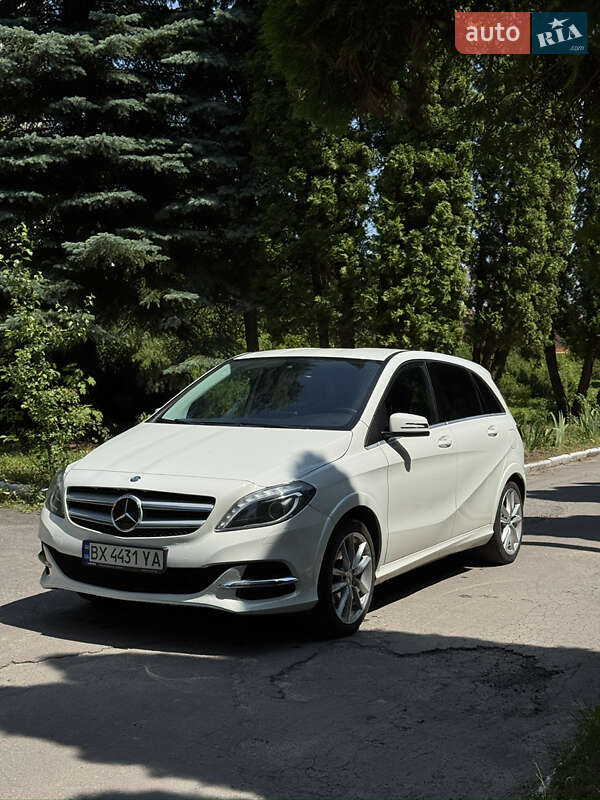 Хэтчбек Mercedes-Benz B-Class 2016 в 