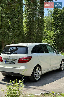 Хэтчбек Mercedes-Benz B-Class 2016 в 