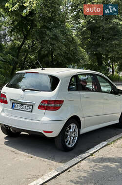 Хетчбек Mercedes-Benz B-Class 2011 в 