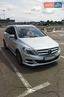 Хэтчбек Mercedes-Benz B-Class 2016 в 