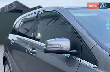 Хэтчбек Mercedes-Benz B-Class 2017 в 