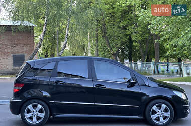 Хэтчбек Mercedes-Benz B-Class 2010 в 