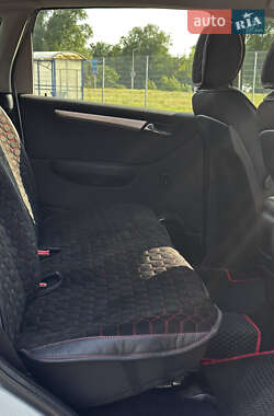 Хэтчбек Mercedes-Benz B-Class 2009 в 