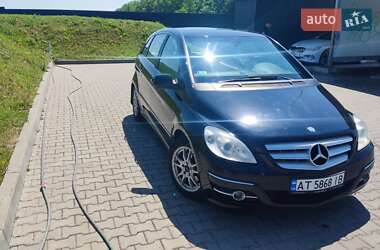Хэтчбек Mercedes-Benz B-Class 2009 в 