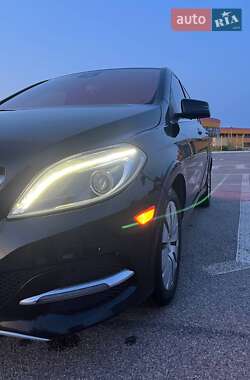 Хэтчбек Mercedes-Benz B-Class 2017 в 