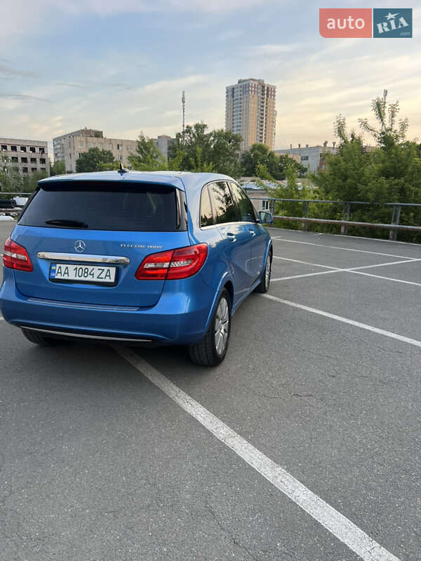 Хэтчбек Mercedes-Benz B-Class 2014 в Киеве