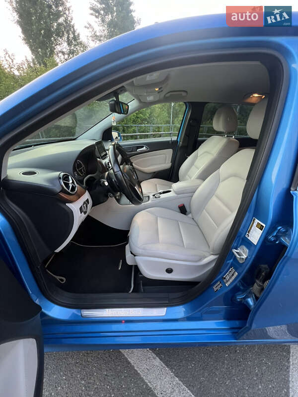 Хэтчбек Mercedes-Benz B-Class 2014 в Киеве