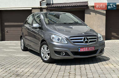 Хэтчбек Mercedes-Benz B-Class 2010 в 