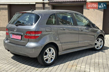 Хэтчбек Mercedes-Benz B-Class 2010 в 
