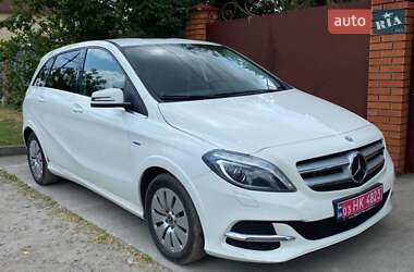 Хэтчбек Mercedes-Benz B-Class 2017 в 