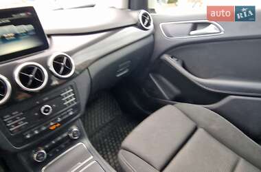 Хэтчбек Mercedes-Benz B-Class 2017 в 