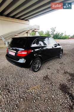 Хэтчбек Mercedes-Benz B-Class 2016 в 