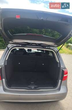 Хэтчбек Mercedes-Benz B-Class 2015 в 