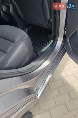 Хэтчбек Mercedes-Benz B-Class 2015 в 