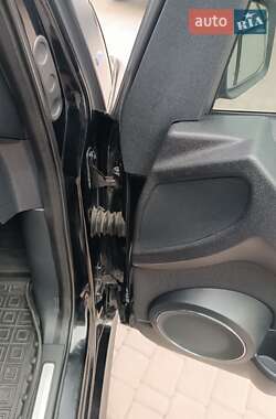 Хэтчбек Mercedes-Benz B-Class 2009 в 