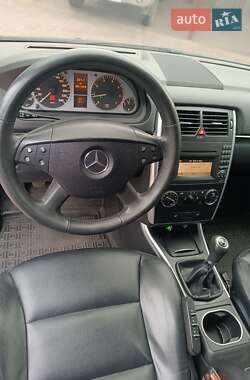 Хэтчбек Mercedes-Benz B-Class 2009 в 