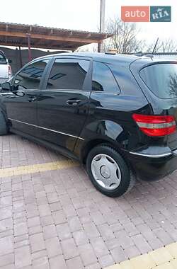 Хэтчбек Mercedes-Benz B-Class 2009 в 